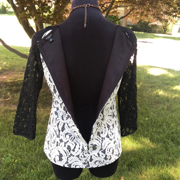 Ann Taylor black&white lace top EUC!! - Picture 4 of 8